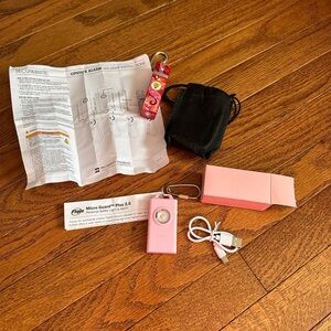 PERSONAL SAFETY ALARM/LED LIGHT X 2 SECUREBRITE AND FLIPO